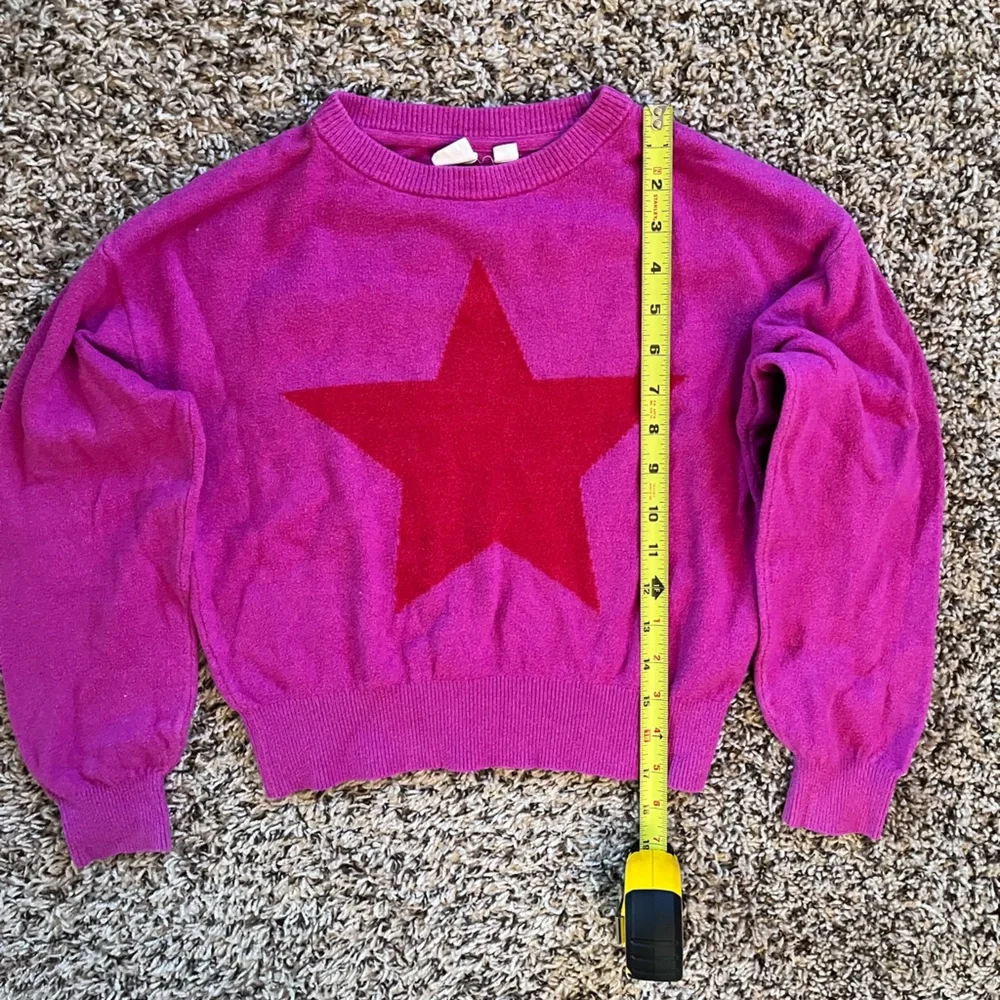 GAP Kids Fuchsia Sweater‎ with Bold Red Star – Size Medium